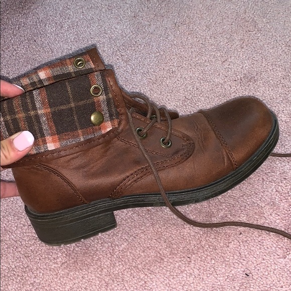 Cute Brown Arizona Boots - Picture 2 of 5